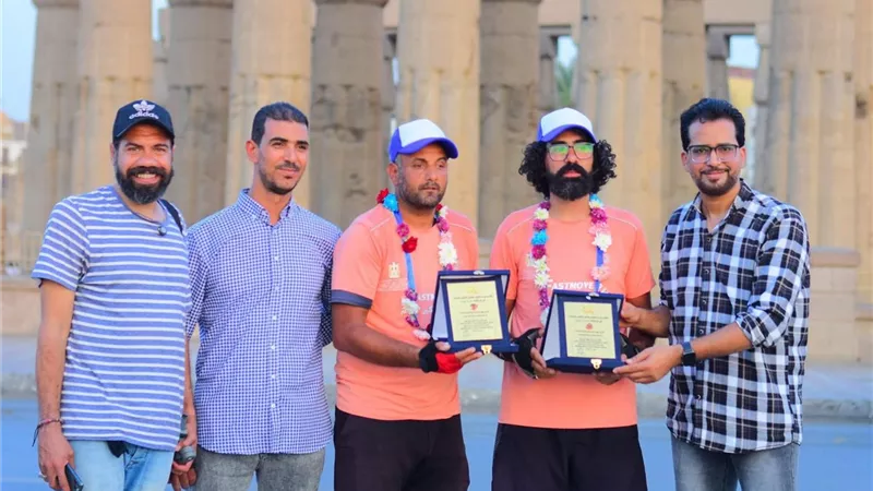 وصول الرحالين محمد المصري وطارق جودة إلي الأقصر بعد رحلة بالدراجة الهوائية من القاهرة