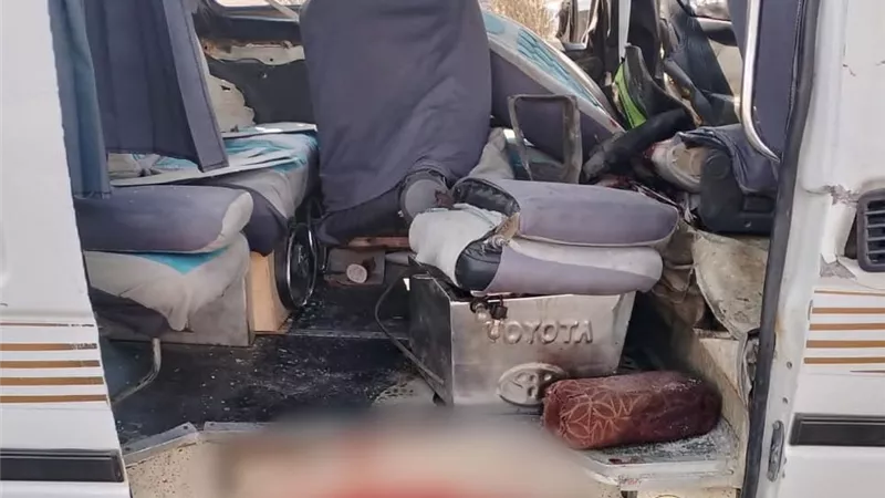 تحقيقات في مصرع سائق وإصابة راكبين في تصادم سيارتين بالطريق الأوسطي 