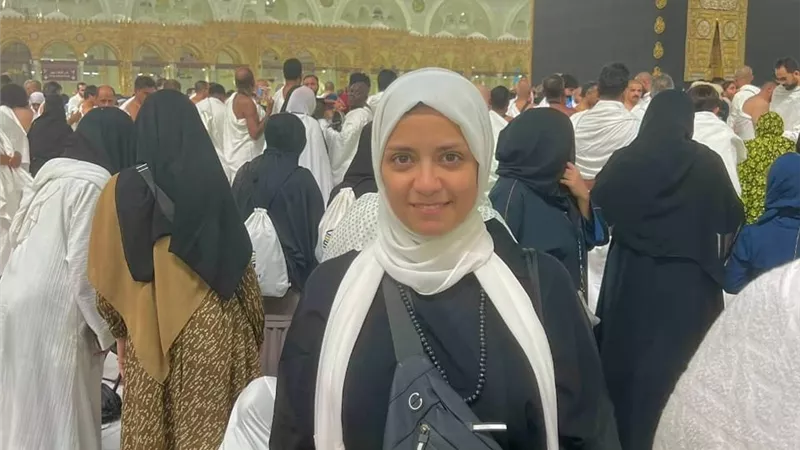 سهر الصايغ تنشر صورًا أثناء أداء مناسك العمرة 
