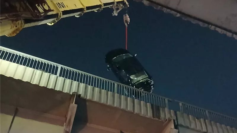 ألبوم صور من موقع سقوط سيارة ملاكي بترعة المريوطية 