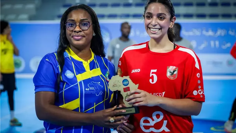 نوال خليل تفوز بجائزة أفضل لاعبة بمباراة الأهلي واتحاد النواصر