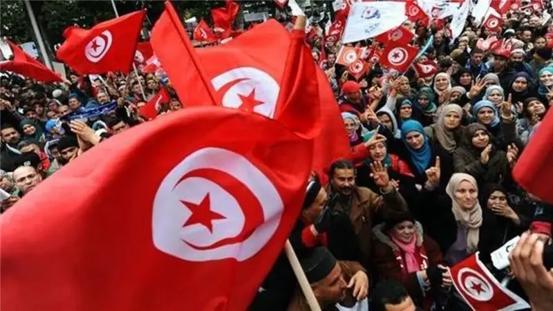 «على وشك الانهيار».. احتجاجات جديدة تضرب تونس ونظامها الصحي