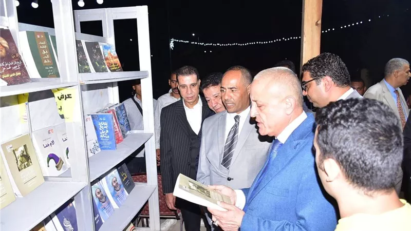 محافظ الأقصر يشهد فعاليات ثقافية متنوعة في مكتبة مصر العامة
