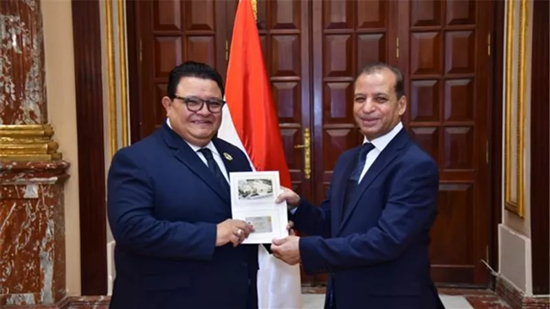 خالد جلال يتسلم كارنيه عضوية مجلس الشيوخ