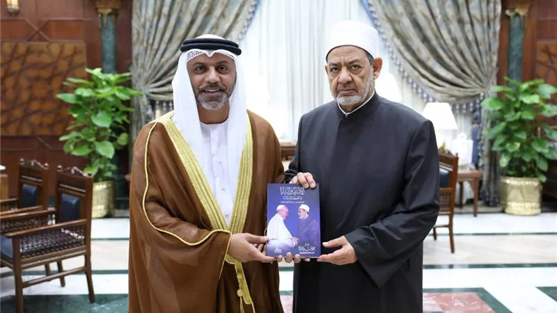 شيخ الأزهر يشيد بنهج الإمارات في تعزيز قيم الأخوة وثقافة التعايش الإيجابي