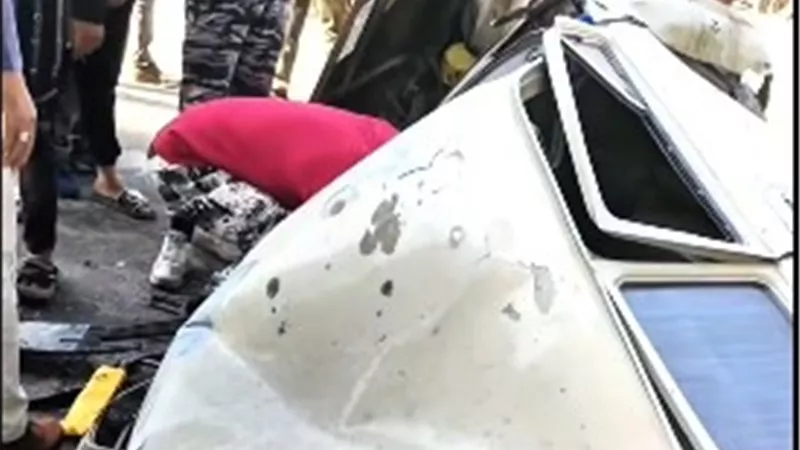 قائدها بين الحياة والموت.. سقوط سيارة ملاكي من أعلى كوبري تحيا مصر