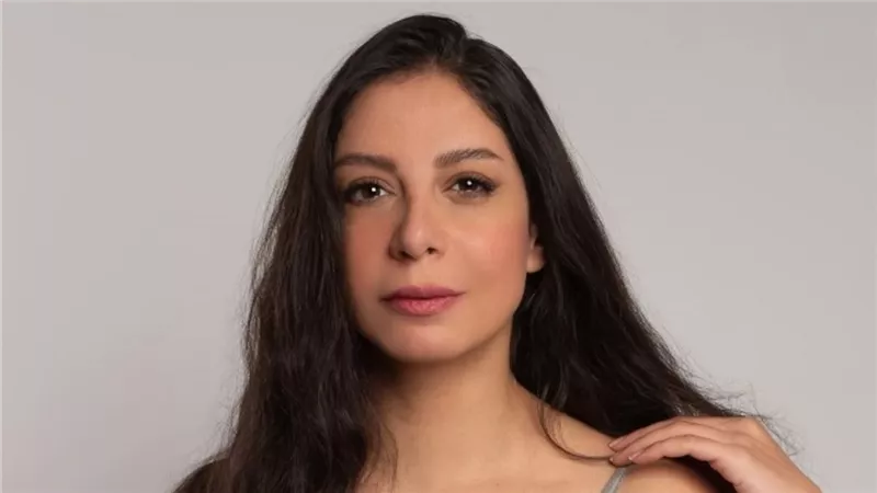 أول إجراء من ياسمين رحمي بعد «جوزي بيغسلي رجلي بمياه وملح»