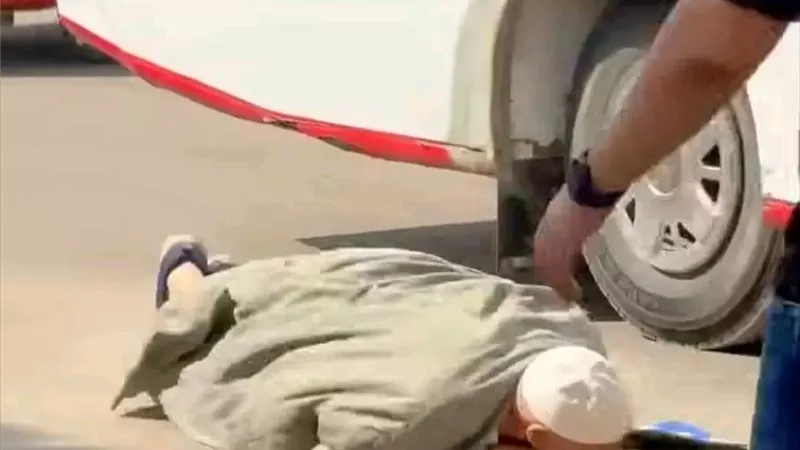 الحاج فوزي يحرر محضرًا رسميًا بعد واقعة سقوطه من الميني باص بالمنصورة