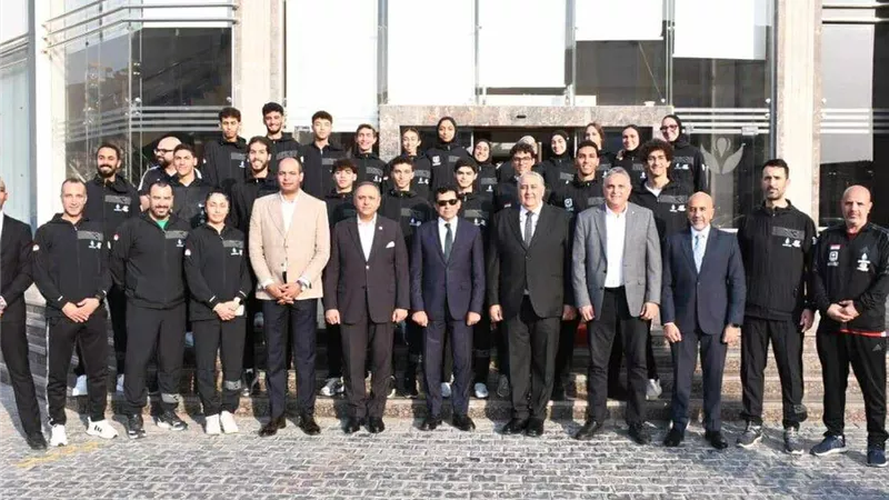 قبل مشاركتهم ببطولة العالم للتايكوندو بالصين.. وزير الشباب يلتقي بلاعبي المنتخب الوطني