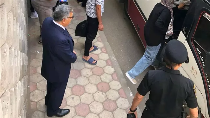 محافظ الدقهلية يواصل جولاته الميدانية لتفقد شوارع حي غرب المنصورة