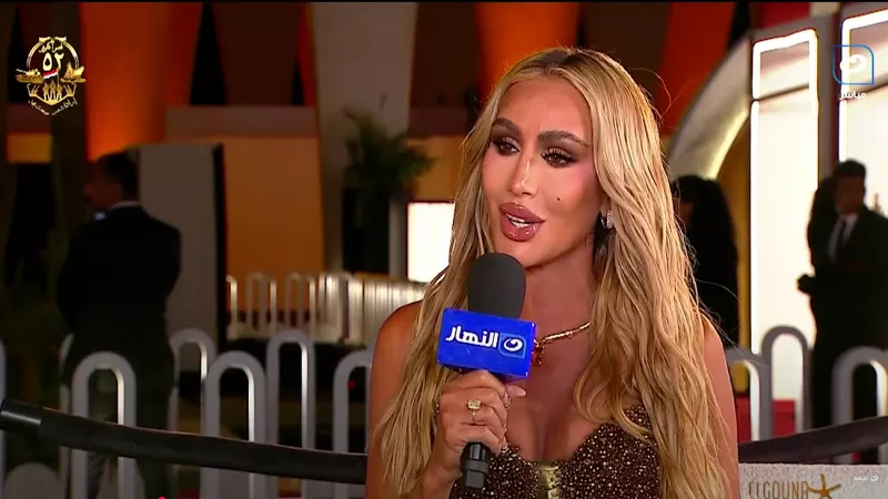 مايا دياب: تكشف عن طولها الحقيقي وتخطف الأنظار في مهرجان الجونة|فيديو