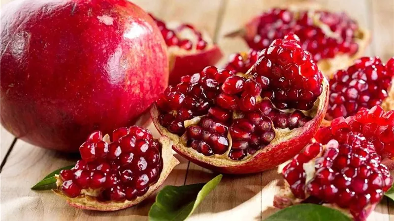قشور الرمان.. كنز طبيعي لتقوية العظام وتحسين الهضم