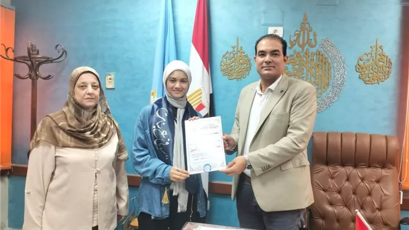 تكريم الفائزين في مسابقات الإذاعة والصحافة المدرسية بإدارة دسوق التعليمية | صور