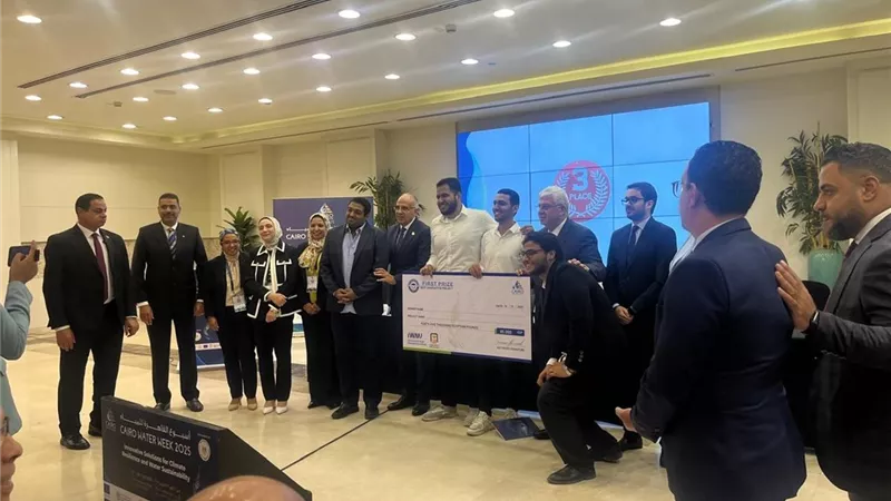 جامعة حلوان تفوز بالمركز الأول لأفضل مشروع تخرج في أسبوع القاهرة للمياه