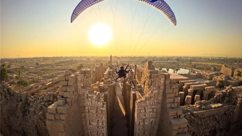 100 مغامر من 15 دولة يشاركون في عرض 
