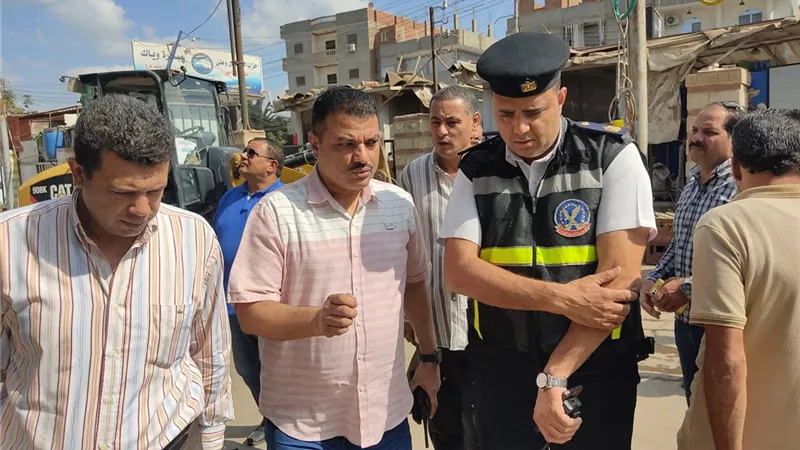 محافظ المنوفية يوجه بتكثيف الحملات الميدانية لضبط المخالفين في المواقف