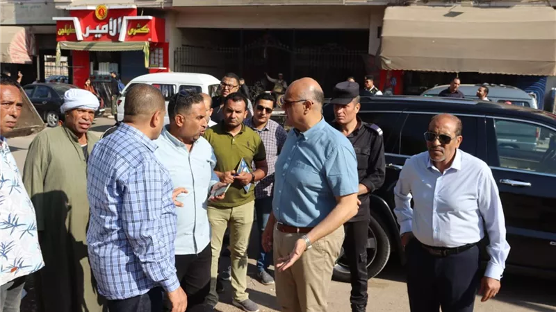 لتحقيق الانضباط.. محافظ القليوبية يوجه حملة كبرى لإزالة الإشغالات ببنها