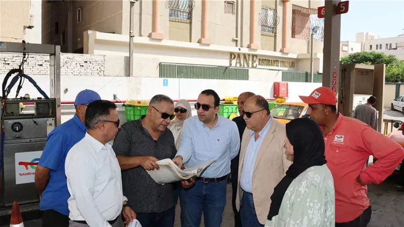 نائب محافظ الإسماعيلية يتابع ميدانيًّا التزام السائقين بالتعريفة الجديدة