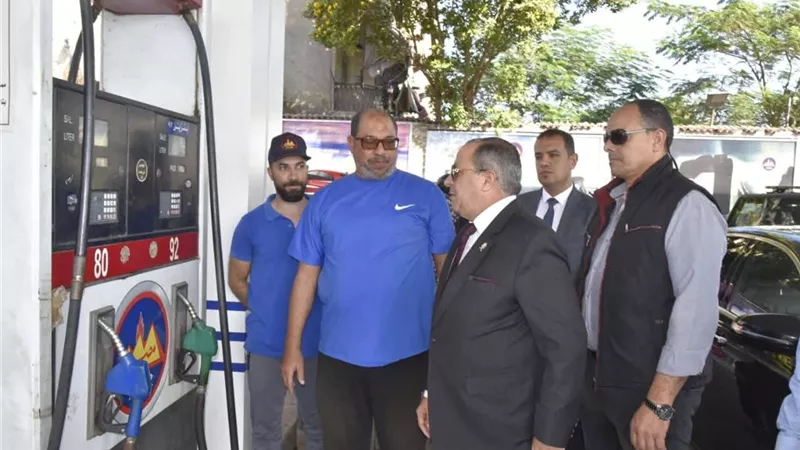 عقب قرار تحريك سعر البنزين محافظ بورسعيد يتابع انتظام العمل بمحطات الوقود