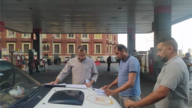 بعد زيادة أسعار الوقود.. تحرير 6 محاضر ضد محطات البنزين بالإسكندرية |صور