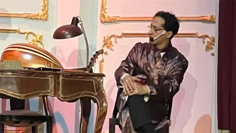 أول صور للفنان أحمد علي الحجار في مسرحية «أم كلثوم»|خاص