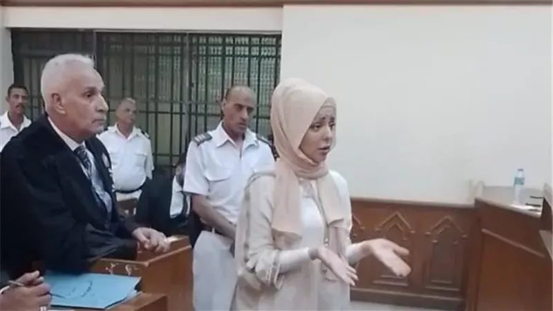قبل نظر الطعن.. سيناريوهات قضية مضيفة الطيران قاتلة ابنتها بالتجمع