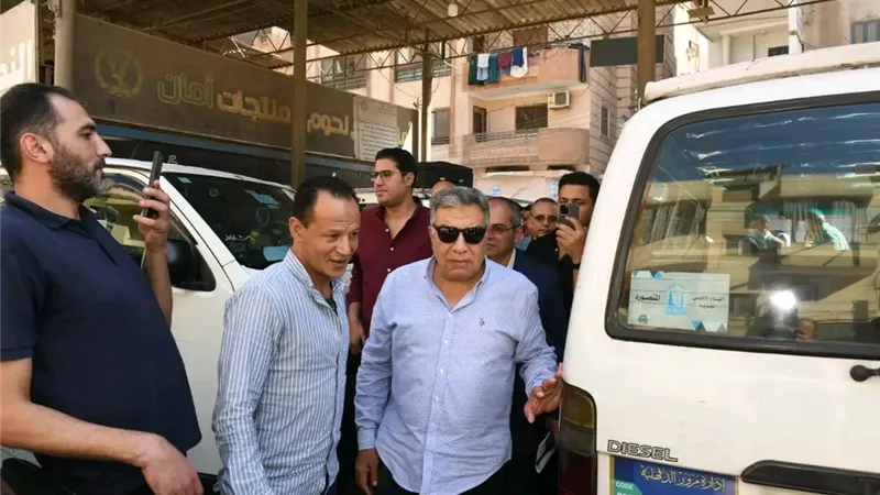 محافظ الدقهلية يتابع ميدانيًا التزام المواقف بالتعريفة الجديدة بعد تحريك أسعار الوقود