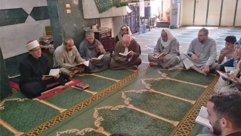 بني سويف تضيء بالقرآن.. إقبال واسع على 