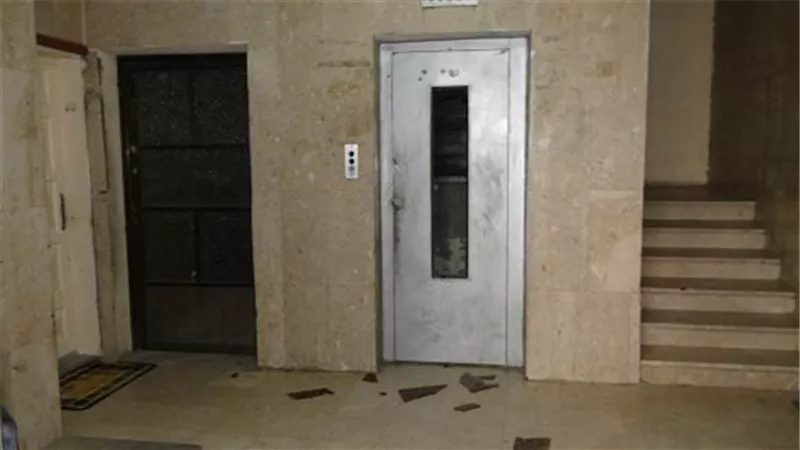 إصابة شخص إثر سقوط مصعد كهربائي في المنطقة الصناعية الأولى بمدينة العبور