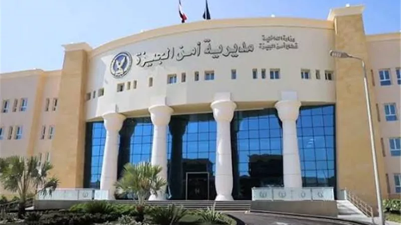 هجبلك طفل من الحضانة.. ضبط فرد أمن يعمل بمستشفى نصب على عاقر بالطالبية 