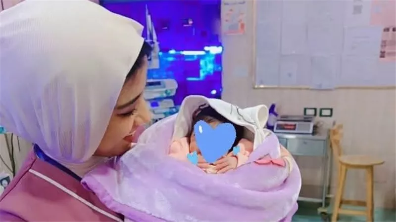 إنقاذ طفلة حديثة الولادة عمرها 29 أسبوعاً في مستشفي دمياط العام |صور