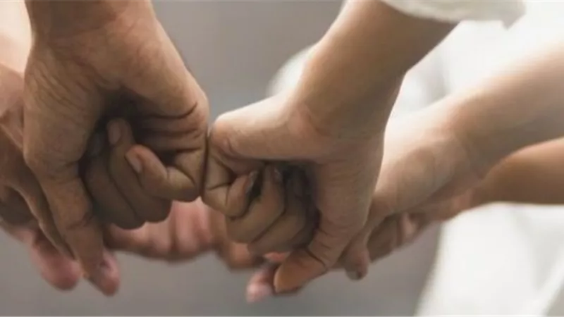 حكم سداد الديون عن الجمعيات الخيرية من مال الزكاة .. الإفتاء تجيب