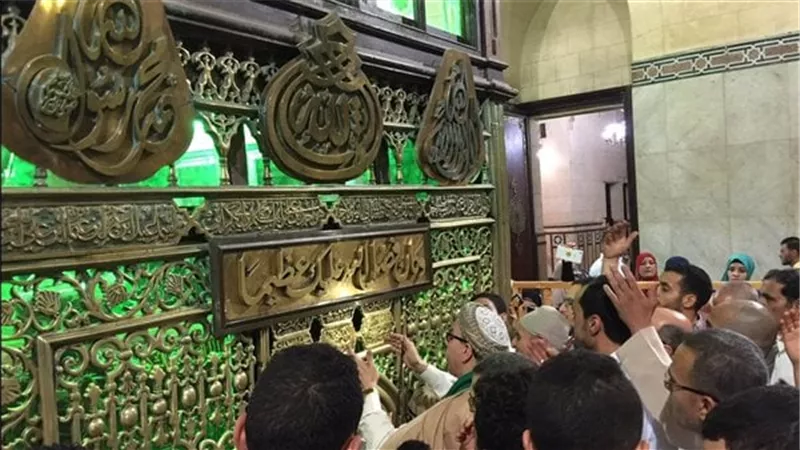 هل اختلاط الرجال والنساء في المولد حرام شرعا؟ دار الإفتاء تحسم الجدل