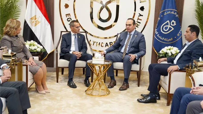 بحث التعاون في مجالات الذكاء الاصطناعي بين السبكي واتحاد المستشفيات العربية