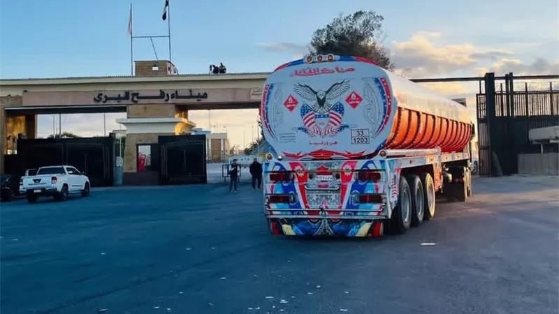 الهلال الأحمر المصري يُطلق قافلة «زاد العزة» بـ8500 طن مساعدات إلى الأشقاء الفلسطينيين