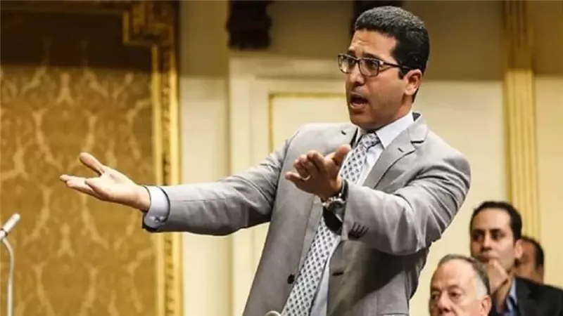 خالد علي: استبعاد مرشح من الانتخابات بسبب التجنيد يتنافي مع روح العدالة الدستورية