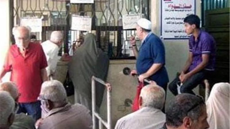 الغلبان مين يداويه؟.. المصريون كعب داير على جواب التأمين الصحي والموت آثر جانبي | خاص