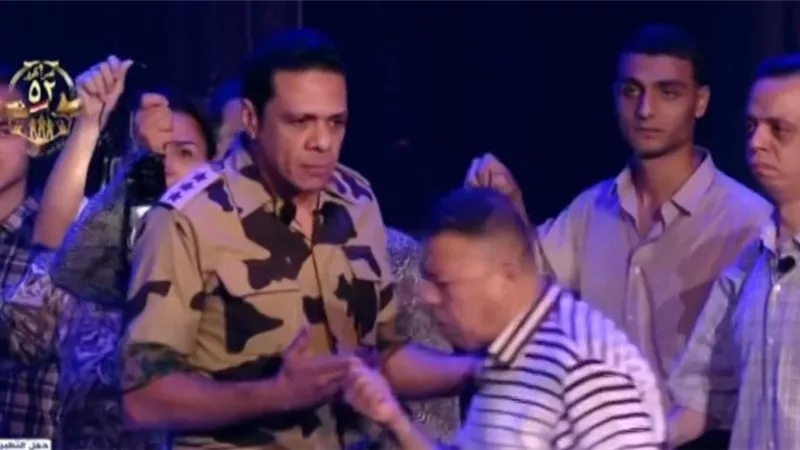 الرئيس السيسي يشاهد عرض «أصل الحكاية» بالندوة التثقيفية الـ42