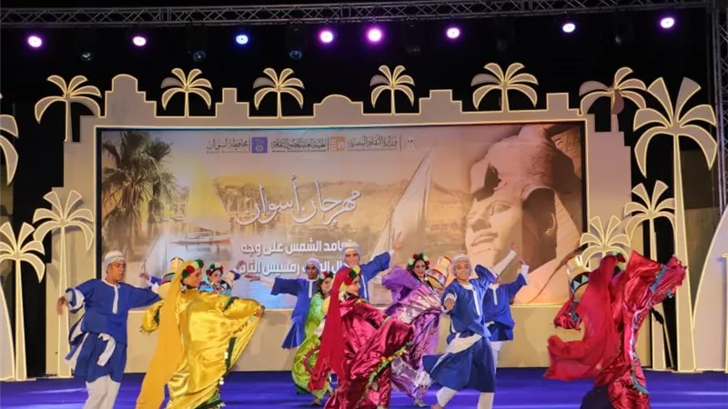 في يومه الثاني.. لوحات فنية من التراث بعروض مهرجان تعامد الشمس