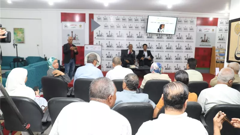 أمسية شعرية مع الشاعر الكبير أحمد بخيت في معرض الأقصر للكتاب