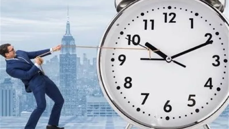 موعد التوقيت الشتوي 2025 رسميًا في مصر.. كيف تضبط الساعة تلقائيًا على هاتفك؟