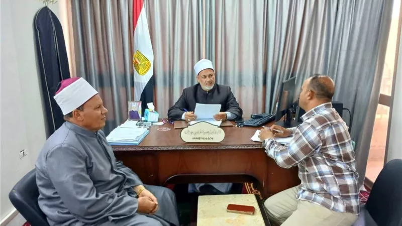أوقاف بني سويف تتابع انتظام العمل الإداري والفني بديوان المديرية