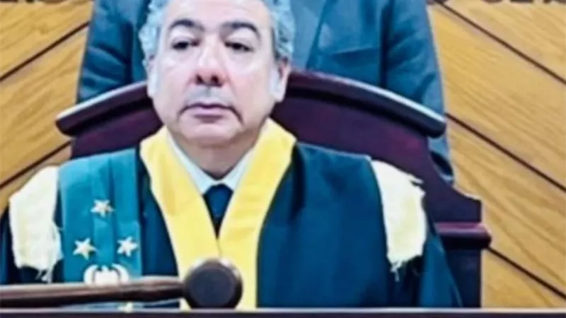 السبت.. محاكمة 16 متهما انتحلوا صفة رجال شرطة على الطريق الصحراوي