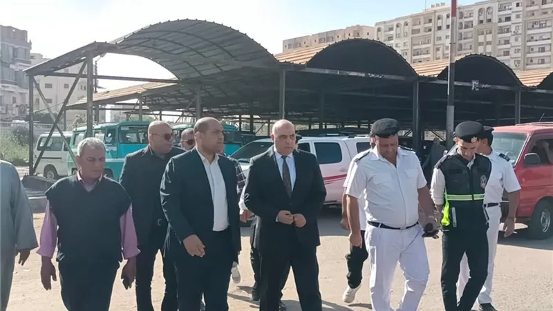 محافظ كفرالشيخ يتابع تطبيق التعريفة الجديدة لنقل الركاب بمواقف السيارات