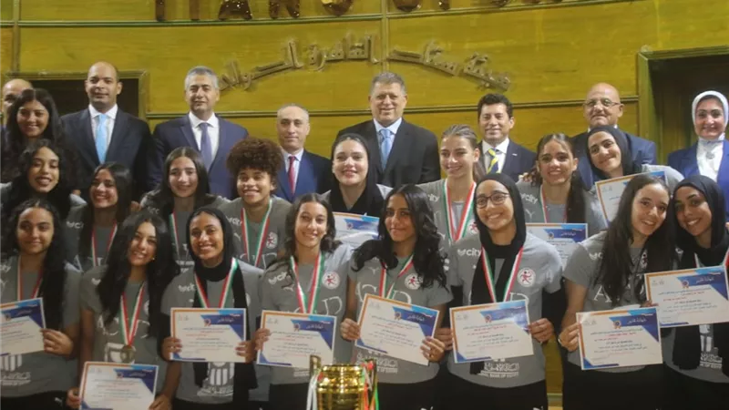 وزير الرياضة يكرم بطلات أفريقيا لكرة اليد ويعدهم بمكافأة مجزية 
