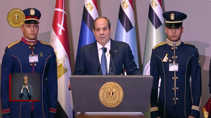 الرئيس السيسي: «الكلمة تبني دولة أو تخربها .. وهذا هو حال الدنيا»| فيديو