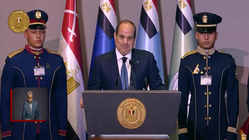 الرئيس السيسي: «إحنا بنعمل حساب للرأي العام قوي والتحدي كبير قوي»| فيديو