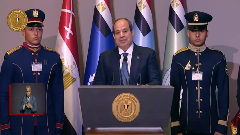 الرئيس السيسي: أنا مش بعيد عن الواقع .. لكن مفيش حل تاني غير العمل| فيديو