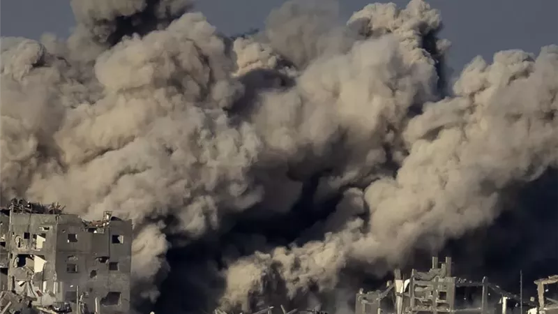 غارات إسرائيلية على مناطق مختلفة جنوب ووسط وشمال قطاع غزة