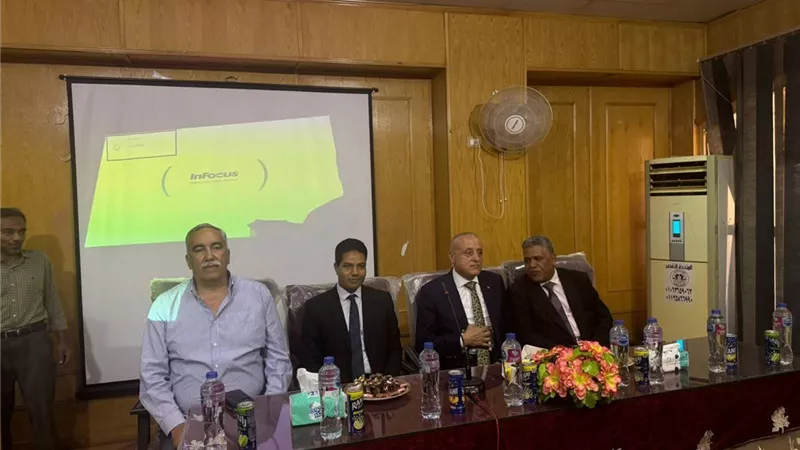 وكيل صحة الأقصر يتفقد كلية البنات الأزهرية في طيبة